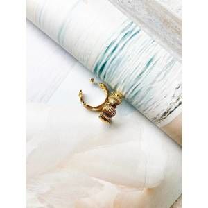 NEW HELLO EDIE women's shellie hoops in gold